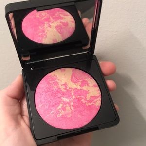 L.O.V BLUSHment Blurring Blush